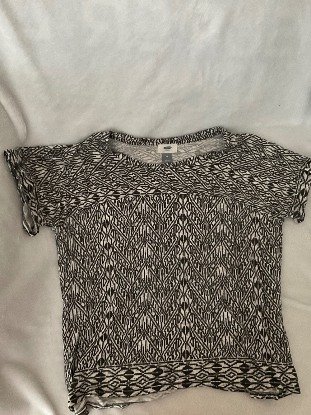 Soft,short sleeved geometric top